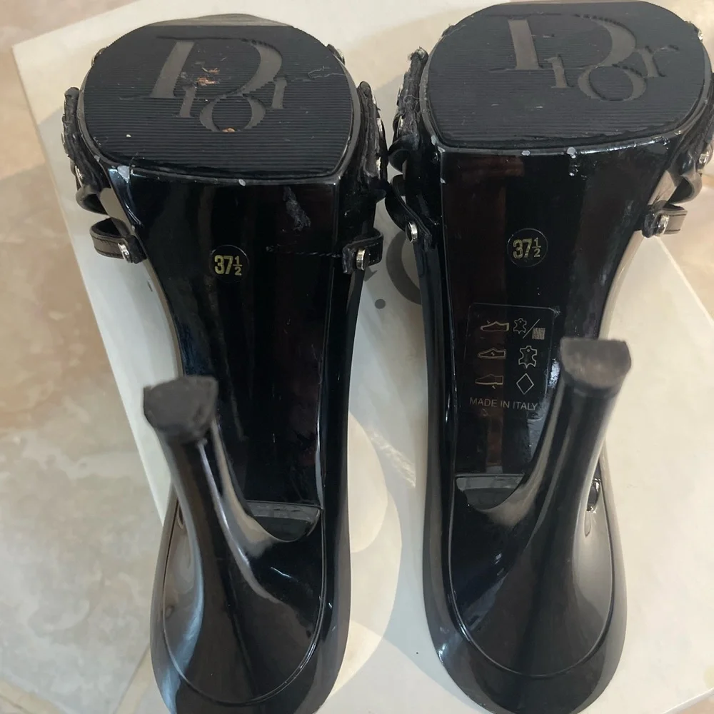 Dior sandals. Worn but still in great condition. Size 37.5 which is a 7.5 - Picture 3 of 4